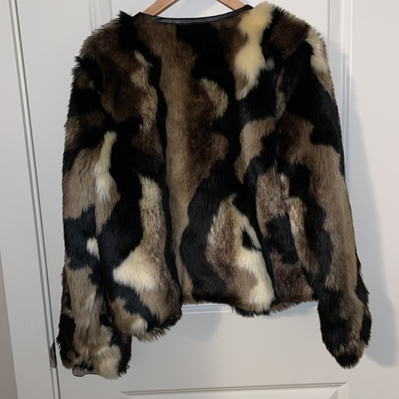 Multi color faux fur size M - Picture 3 of 3
